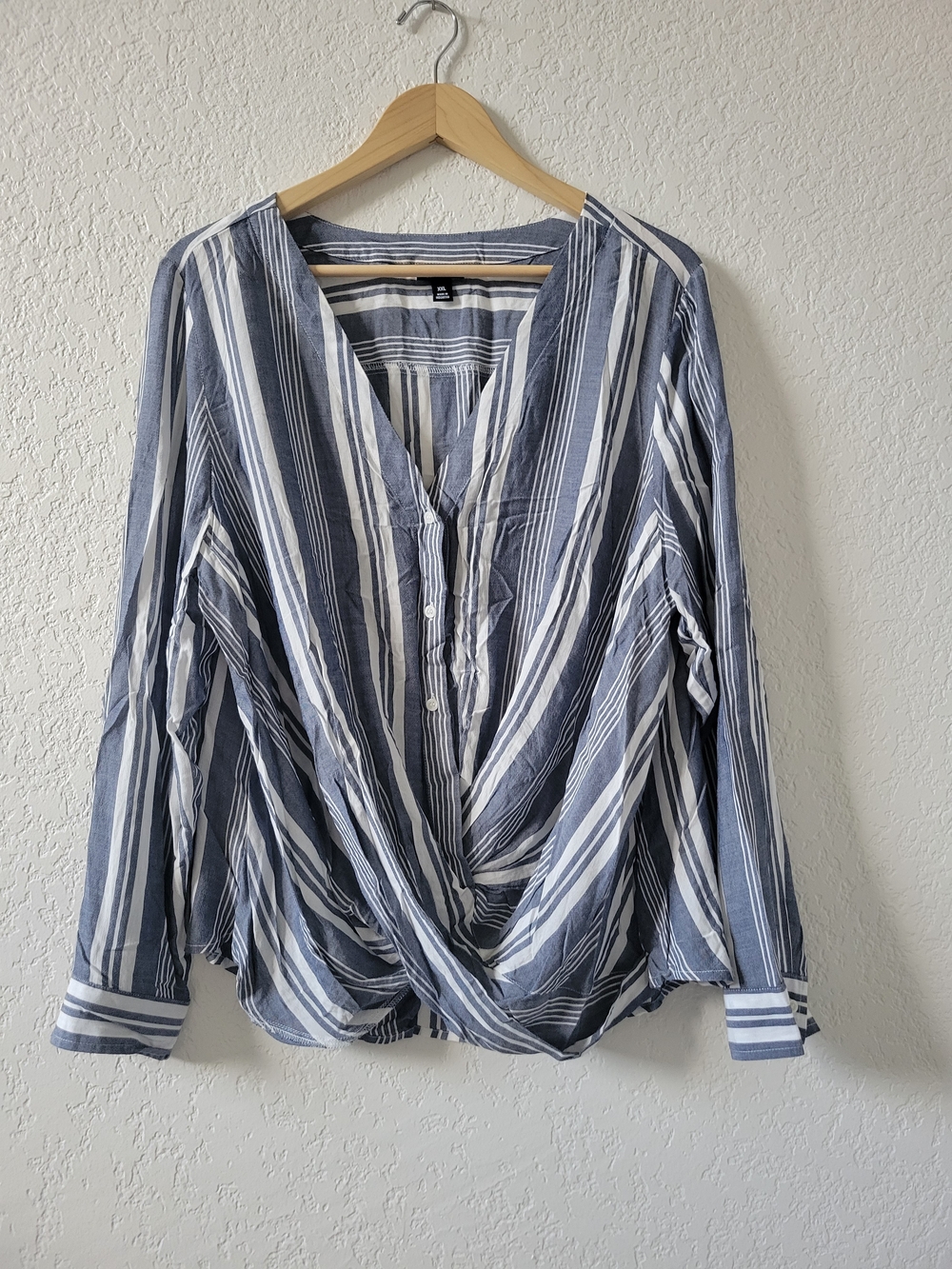 a.n.a Grey and White Striped Button-Front Shirt